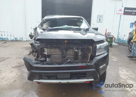 2023 Nissan Frontier Pro-4X 4X4 z USA, uszkodzony, nr VIN 1N6ED1EK5PN601022